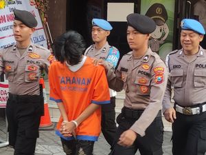 Pria Sidoarjo Ditangkap gegara Pakai Akun Teman untuk Utang Pinjol Pria Sidoarjo Ditangkap gegara Pakai Akun Teman untuk Utang Pinjol