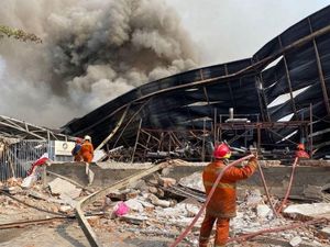 Kebakaran Pabrik di Tangerang Dipicu Percikan Api Kena Kimia dan Plastik Kebakaran Pabrik di Tangerang Dipicu Percikan Api Kena Kimia dan Plastik