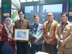 DPMPTSP Cilegon Raih Penghargaan Realisasi Investasi Tertinggi di Banten