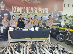 Ratusan Knalpot Brong Hasil Operasi Zebra di Kota Malang Dimusnahkan Ratusan Knalpot Brong Hasil Operasi Zebra di Kota Malang Dimusnahkan