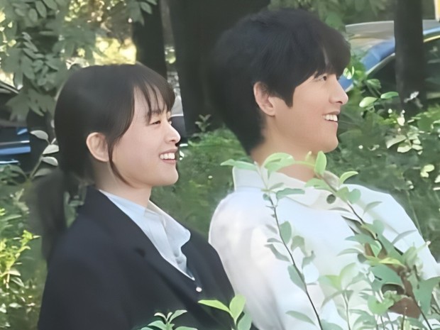 Potret Chun Woo Hee dan Song Joong Ki dalam syuting drama 'My Youth'