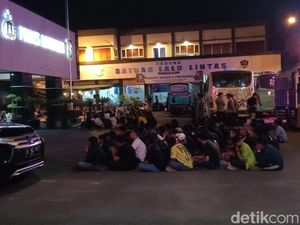 8 Oknum Suporter Ditetapkan Jadi Tersangka Pengeroyokan Pemuda Tuban 8 Oknum Suporter Ditetapkan Jadi Tersangka Pengeroyokan Pemuda Tuban