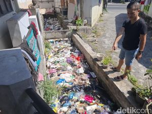 Jorok! Saluran Air di Plumbon Bantul Berbulan-bulan Penuh Sampah Jorok! Saluran Air di Plumbon Bantul Berbulan-bulan Penuh Sampah
