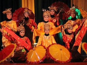 Tari Payung: Makna, Properti, dan Pola Lantai Tari Payung: Makna, Properti, dan Pola Lantai
