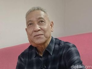Penyanyi Tommy J Pisa Sakit Tiroid Menahun, Leher Membesar tapi Ogah Operasi Penyanyi Tommy J Pisa Sakit Tiroid Menahun, Leher Membesar tapi Ogah Operasi