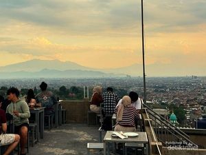 Tempat Nongkrong dengan View Sunset Juara di Bandung