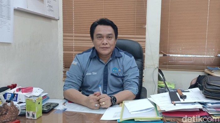 Wakil Rektor III Politeknik Negeri Kupang (PNK) Bidang Kerja Sama dan Kemahasiswaan, Jems Sine, dikala diwawancarai detikBali, Selasa (29/10/2024). Wakil Rektor III Politeknik Negeri Kupang (PNK) Bidang Kerja Sama dan Kemahasiswaan, Jems Sine, dikala diwawancarai detikBali, Selasa (29/10/2024).