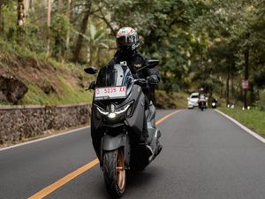 Yamaha NMAX TURBO Skuter Premium 155cc dengan Teknologi Canggih Yamaha NMAX TURBO Skuter Premium 155cc dengan Teknologi Canggih