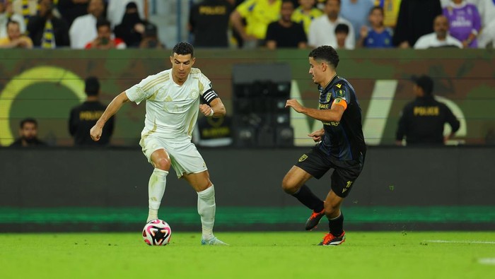 RIYADH, SAUDI ARABIA - OCTOBER 29: Cristiano Ronaldo in action during the round of 16 King Cup of Champions match at Al Awwal Park on October 29, 2024 in Riyadh, Saudi Arabia. (Photo by Al Nassr FC/Al Nassr FC via Getty Images)