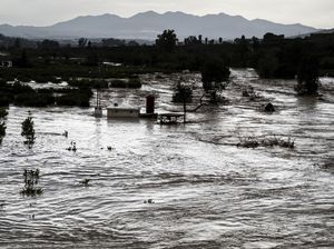Ngerinya Banjir di Spanyol Ngerinya Banjir di Spanyol