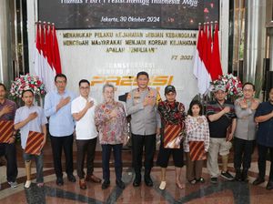 HUT ke-73, Humas Polda Metro Bagikan Kaki Palsu ke Sahabat Disabilitas