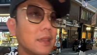 Denny Sumargo Cicip Salt Bread hingga Mochi Viral di Korea