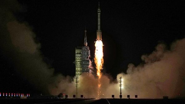 Detik-detik China Luncurkan Misi Luar Angkasa Shenzhou-19