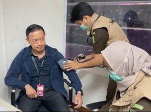 Detik-detik Tom Lembong Jalani Tes Kesehatan Sebelum Ditahan Kejagung Detik-detik Tom Lembong Jalani Tes Kesehatan Sebelum Ditahan Kejagung