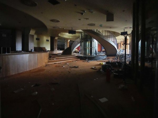 Hotel Yugoslavia yang Dulunya Favorit Bangsawan Kini Terbengkalai