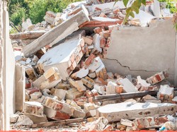 Ngeri! Lantai 10 Hotel Roboh Tewaskan Satu Lansia dan 11 Orang Hilang