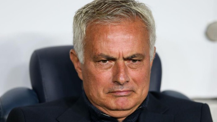 ISTANBUL, TURKEY - OCTOBER 27: Head coach Jose Mourinho of Fenerbahce looks on during the Turkish Super League match between Fenerbahce and Bodrum at Ulker Sukru Saracoglu Stadium on October 27, 2024 in Istanbul, Turkey. (Photo by Ahmad Mora/Getty Images)