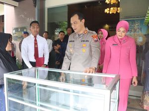 Keluarga Korban Tragedi Kanjuruhan Malang Kembali Mendapat Bantuan Keluarga Korban Tragedi Kanjuruhan Malang Kembali Mendapat Bantuan
