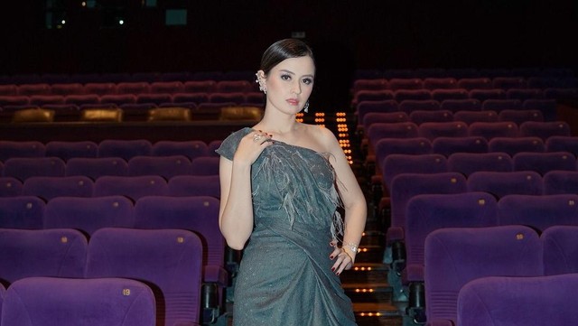 Update Informasi Selebriti InsertLive : Tak Mau Buka Hati ke Baim Wong, Kimberly Ryder Ditawari Jadi Aspri Hotman Paris