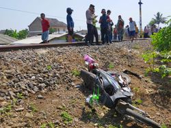 Kosim Tak Sadarkan Diri Setelah Terserempet Kereta di Cibiuk