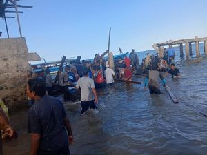 Tragis Jembatan Ambruk Tewaskan 8 Orang Rombongan Cabup Maluku Tengah Tragis Jembatan Ambruk Tewaskan 8 Orang Rombongan Cabup Maluku Tengah