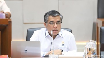 Menaker Guncang Dunia Kerja: UMP 2025 Siap Melonjak Tinggi!