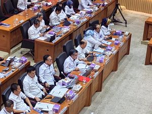 Menaker Sebut Ada Kelalaian Manajemen di Kasus Pailitnya Sritex Menaker Sebut Ada Kelalaian Manajemen di Kasus Pailitnya Sritex