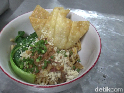 Pedasnya Mie Magma di Lumajang yang Bikin Lidah Bergoyang