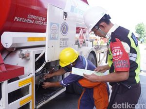 Pertamina Patra Niaga Sumbagsel Bentuk Satgas Nataru, Pastikan BBM Aman Pertamina Patra Niaga Sumbagsel Bentuk Satgas Nataru, Pastikan BBM Aman