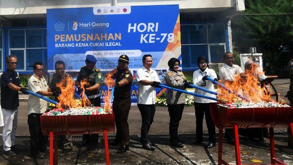 Barang Kena Cukai Ilegal Berakhir di Pembakaran