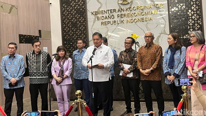 Pertemuan antara Menko Perekonomian Airlangga Hartarto dan APINDPO Pertemuan antara Menko Perekonomian Airlangga Hartarto dan APINDPO