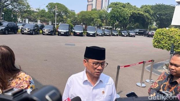 Presiden Prabowo Subianto memanggil sejumlah menteri siang ini ke Istana Negara, Jakarta. Prabowo akan menggelar rapat membahas kebijakan subsidi. (Eva Safitri/detikcom)