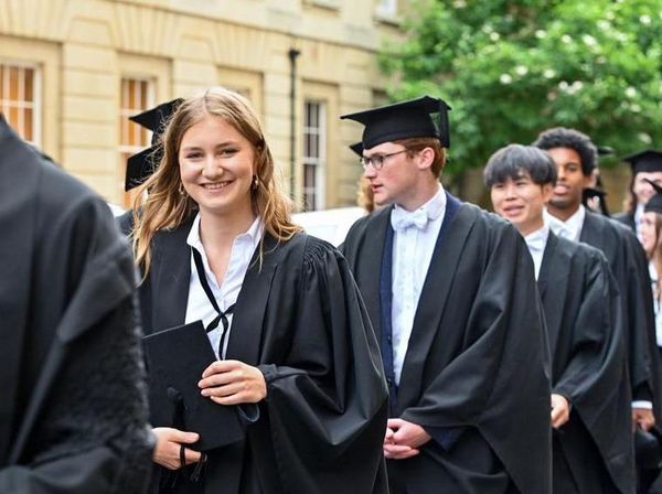 Potret Cantik Calon Ratu Pertama Belgia, Kini Jadi Mahasiswa Harvard