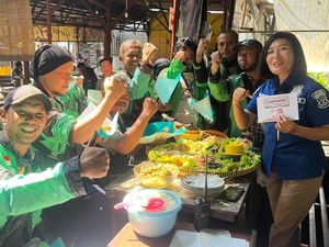Humas Polres Mojokerto-Ojol Makan Tumpeng Bareng Rayakan HUT ke-73 Humas Polres Mojokerto-Ojol Makan Tumpeng Bareng Rayakan HUT ke-73