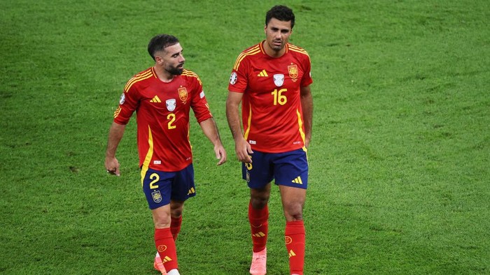 BERLIN, GERMANY - JULY 14: Daniel Carvajal interacts with Rodri of Spain as they leave the field during the UEFA EURO 2024 final match between Spain and England at Olympiastadion on July 14, 2024 in Berlin, Germany. (Photo by Alex Grimm/Getty Images)