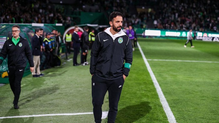 LISBON, PORTUGAL - OCTOBER 29: Head Coach Ruben Amorim of Sporting CP during the match between Sporting CP and CD Nacional  for Portuguese League Cup - Allianz Cup at Estadio Jose Alvalade on October 29, 2024 in Lisbon, Portugal.  (Photo by Carlos Rodrigues/Getty Images)