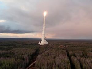 Ukraina Bilang Rusia Berencana Luncurkan Rudal Balistik Antarbenua Ukraina Bilang Rusia Berencana Luncurkan Rudal Balistik Antarbenua