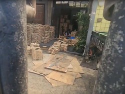 Video Warga Pamuruyan Resah dengan Bau Busuk dari Rumah Gudang Telur