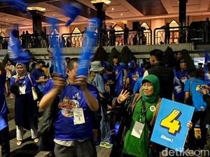 Ratusan Pendukung Cawalkot Bandung Sudah Penuhi Lokasi Debat Ratusan Pendukung Cawalkot Bandung Sudah Penuhi Lokasi Debat