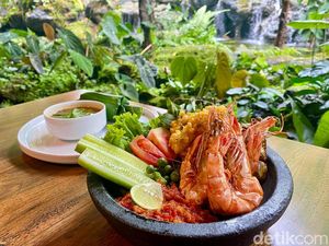 The Waterfall: Menikmati Cobek Udang dan Pizza Italia di Resto Panorama Air Terjun The Waterfall: Menikmati Cobek Udang dan Pizza Italia di Resto Panorama Air Terjun