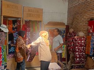 Risma Apresiasi Inovasi dan Kreativitas UMKM Batik di Blitar Risma Apresiasi Inovasi dan Kreativitas UMKM Batik di Blitar
