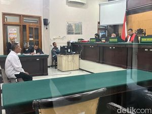 PNS Gadungan Tukang Gendam di Mojokerto Divonis 2 Tahun Penjara PNS Gadungan Tukang Gendam di Mojokerto Divonis 2 Tahun Penjara