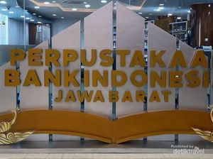 Perpustakaan Cantik di Bandung, Pemandangannya Jalur Kereta Api