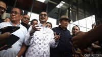 Abraham Samad Dkk Datangi KPK, Ada Apa?