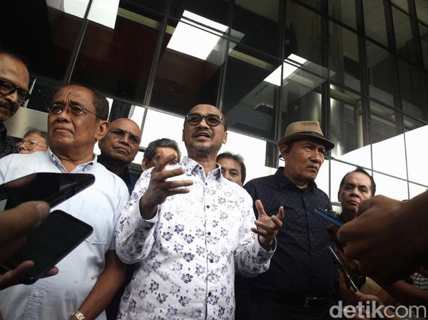 Abraham Samad Dkk Datangi KPK, Ada Apa?