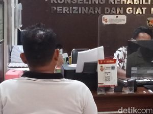 Nabawi Disiram Cuko Para Usai Tanyakan HP yang Dibelinya Rp 900 Ribu dari Teman Nabawi Disiram Cuko Para Usai Tanyakan HP yang Dibelinya Rp 900 Ribu dari Teman
