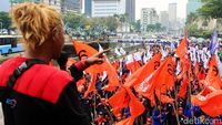 Aksi Buruh Kawal Putusan MK Soal Omnibus Law