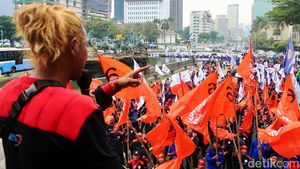 Aksi Buruh Kawal Putusan MK Soal Omnibus Law