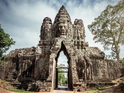 Benda Arkeolog Berharga Peninggalan Kekaisaran Khmer Ditemukan Dekat Angkor Wat