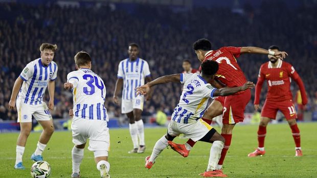 Soccer Football - Carabao Cup - Round of 16 - Brighton & Hove Albion v Liverpool - The American Express Community Stadium, Brighton, Britain - October 30, 2024 Liverpool's Cody Gakpo scores their first goal Action Images via Reuters/Peter Cziborra EDITORIAL USE ONLY. NO USE WITH UNAUTHORIZED AUDIO, VIDEO, DATA, FIXTURE LISTS, CLUB/LEAGUE LOGOS OR 'LIVE' SERVICES. ONLINE IN-MATCH USE LIMITED TO 120 IMAGES, NO VIDEO EMULATION. NO USE IN BETTING, GAMES OR SINGLE CLUB/LEAGUE/PLAYER PUBLICATIONS. PLEASE CONTACT YOUR ACCOUNT REPRESENTATIVE FOR FURTHER DETAILS..
